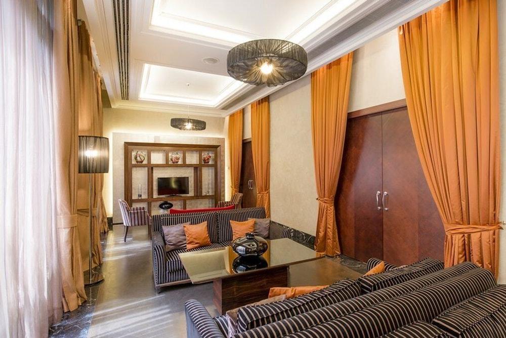 Center Hotel 4*